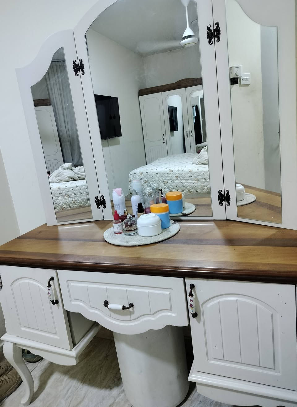 ميزة اليت ومجرات وكنتور للبيع نظيفات للواتثل ***********
