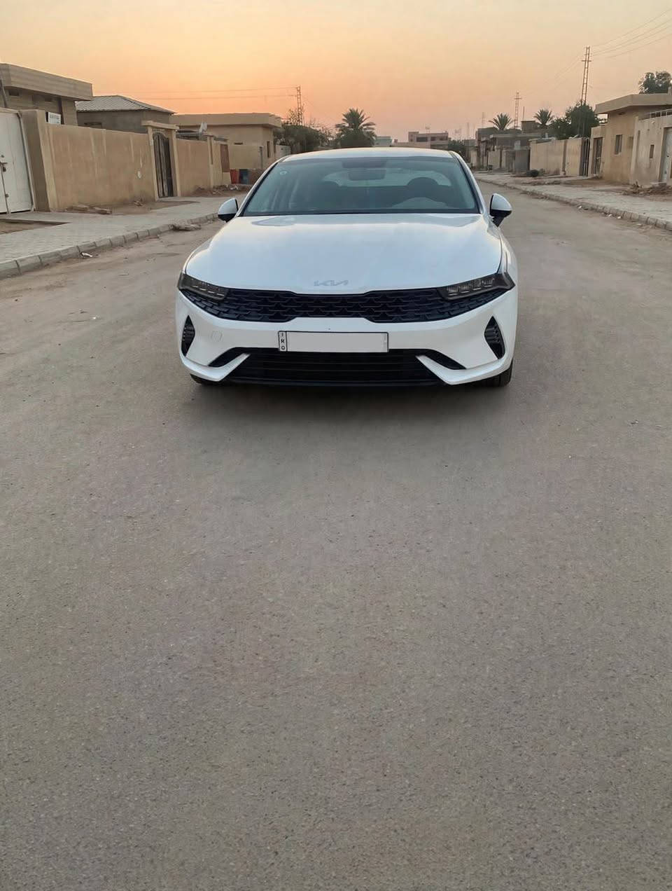 K5 خليجي  شركة البديري 
موديل 2023 مكينه دوش 
مكفوله عده بارد قليل السونار موجود 
ماشيه 71 الف 
مري شفط اوتو  ترحيب عند التشغيل  تشغيل عن بعد كشن كهربائي دشبول متصل بصمه تبريد قطعتين لد امامي  بك لايت متصل 
وبعد بيه مواصفات
***********  الهاتف
مكان السيارة السماوة مركز المدينه 
رقم مثنى انكليزي ديوانية, القادسية
