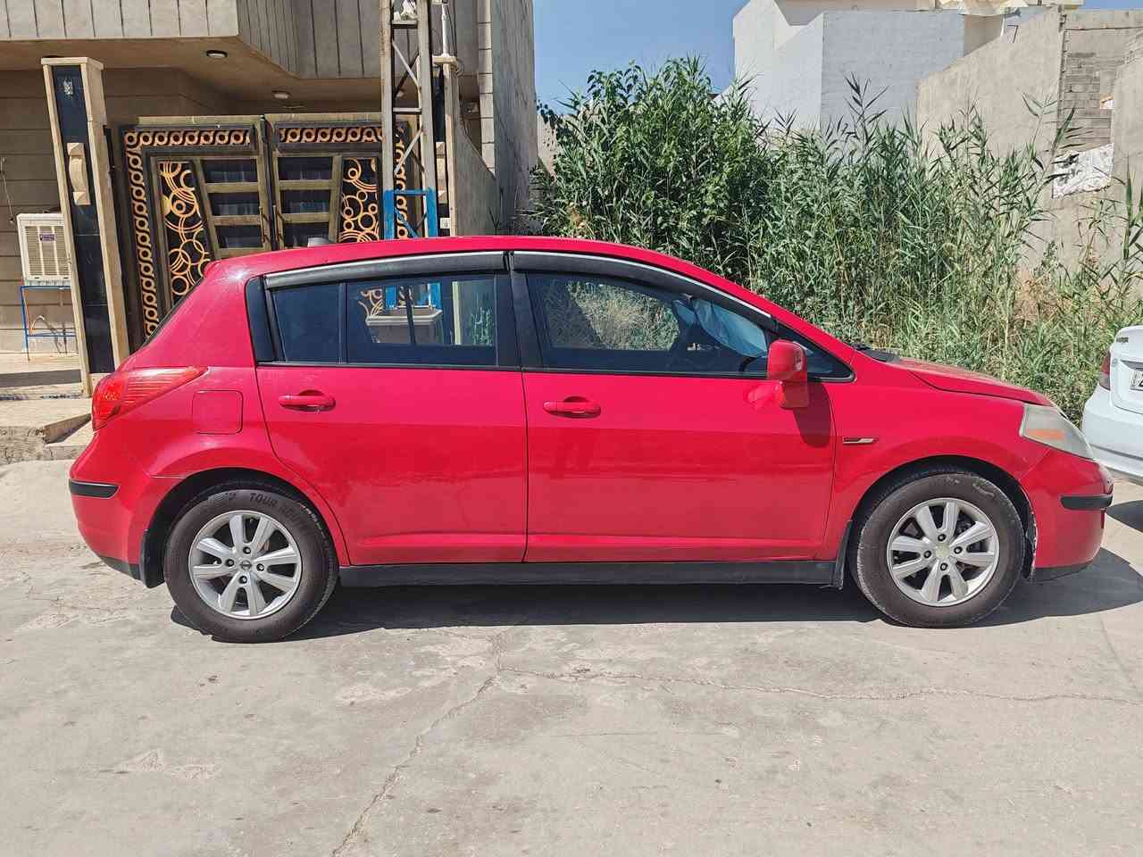 نيسان فيرسا 2011
بدون صبغ وبدون تقحيل ( بيها مبارد)
ماشي 125 الف
كير ATF المرغوب
محرك 1800 شرط جديد (مال كصة) 
تحكمات جهة وحدة / كروز سرعة 
كاميرا وشاشة تيسلا
داخلها نظيف
طخم امامي خلفي نظيف
تبريد أدامة كاملة 
طخم تاير جديد
كهربائيات شرط
رقم جديد بأسمي 
كوبون بانزين
ادامة كاملة على منظومة البانزين 
السعر 75$
***********
