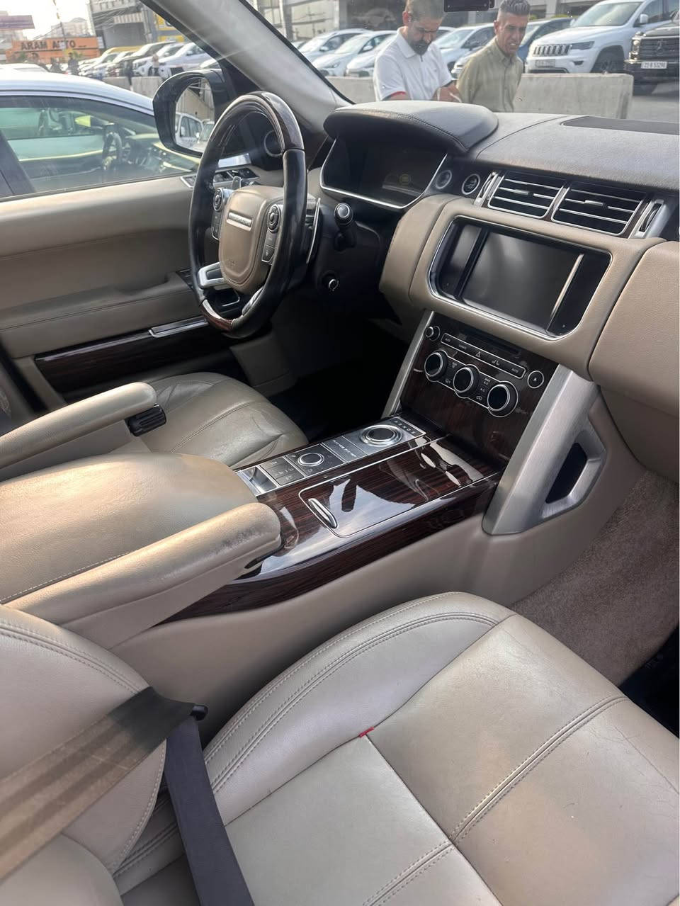 Range rover vogue 2016
ڤۆگ 2016 HSE سفری شەریکەی سەردار (زەمان)بێ بۆیخ و سارد هیچی نییە V8 تەنەفوس تەبیعی مەکینە مەرغووب
مواسەفات فولە.... 146،000 ڕۆشتووە نموونە لە تازەیا سەنەوی تازەیە تایەی تازەیە بەناوی خۆمەوەیە لەسلێمانیم 285 گەڵاو مەجال 

***********
*********** السليمانية, العراق
