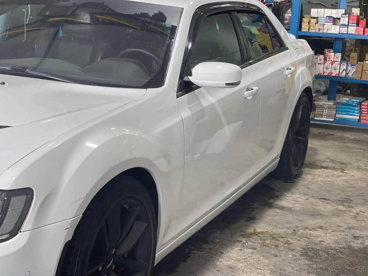سلام عليكم
كلايسلر C300 SRT 6400اخر اصدار 

موديل 2023

فول مواصفات للاخير 

رقم بغداد /الجديد وحلو بسمي تحويل ثاني يوم

حادثها جاملغ وبنيد ايسر مبدل اصلي ومصبوغ لان ملكيت نفس اللون 

السعر 370 

الي متعجبه السياره يكتب يا الله 

والي تعجبه اهلا وسهلا 

مكاني بغداد 

***********
