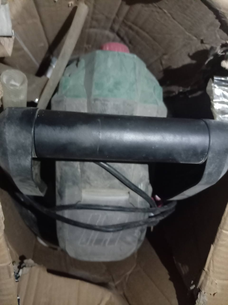 ماطور صبغ واجهيات وبويوت الماني بعده بل كارتون اصلي ما مستخدم سعر ٢٥٠ المكان بغداد الغزاليه
***********
