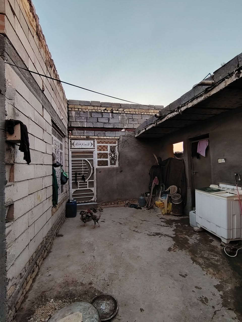 🏡 فرصة مميزة للسكن والاستثمار – منزل زراعي للبيع 🏡

✨ إذا تبحث عن بيت حديث بموقع هادئ وخدمات متكاملة… هاي فرصتك الذهبية ✨

📍 الموقع: خنيطله  شارع الحمداني
📐 المساحة الكلية: 180 متر
🏠 البناء: جديد وحديث – سنة 2026
🧱 نوع البناء: بلوك فرمستون (عكادة)
🚧 عرض الشارع: 10 متر
✅ كافة الخدمات متوفرة
🌿 منطقة معروفة بالهدوء والراحة

🔹 يتكون المنزل من: السعر (65) قبل التفوض 
• 3 غرف
• استقبال واسع
• صالتين كبار مطبخ حار بارد 
• مجمع صحيات داخلي وخارجي
• منور عدد 2 (داخلي وخارجي)

💎 تصميم حديث وتشطيب مرتب… مناسب للعائلة الباحثة عن الراحة والسكن المميز.

📞 للاستفسار والتفاصيل أكثر *********** 
مكتب الضامن للعقار ذي قار سوق الشيوخ خنيطله شارع الكراج 
نبيع الثقة قبل العقار
