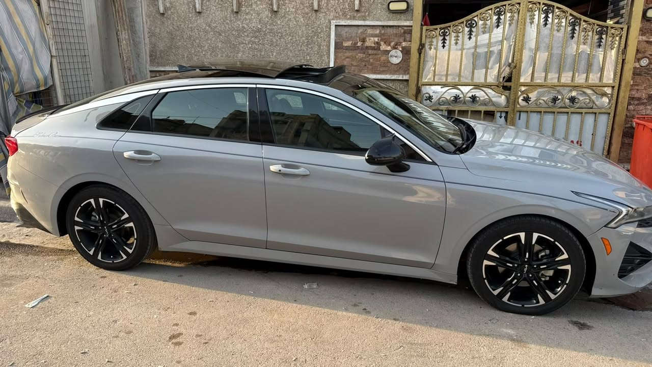 السلام عليكم
KIA K5 GT Line 1500 تيربو
رادار امامي 
بانوراما
بصمة 
تشغيل عن بعد
3 عدسات
ويل كب 18
بك لايت led
كشنات جلد
شاحن لاسلكي
اشاير بالمري
كشنات كهرباء
تسخين مقاعد 
مثبت سرعة
تحديد مسار 
هاند بريك بصمة
تبريد بيانو 
انارة داخلية لمس
حادث بس بوارد بدون صبغ بدون تبديل 
صور الحادث مرفقة بالمنشور
السعر 165 
مكان السياره بغداد
***********
