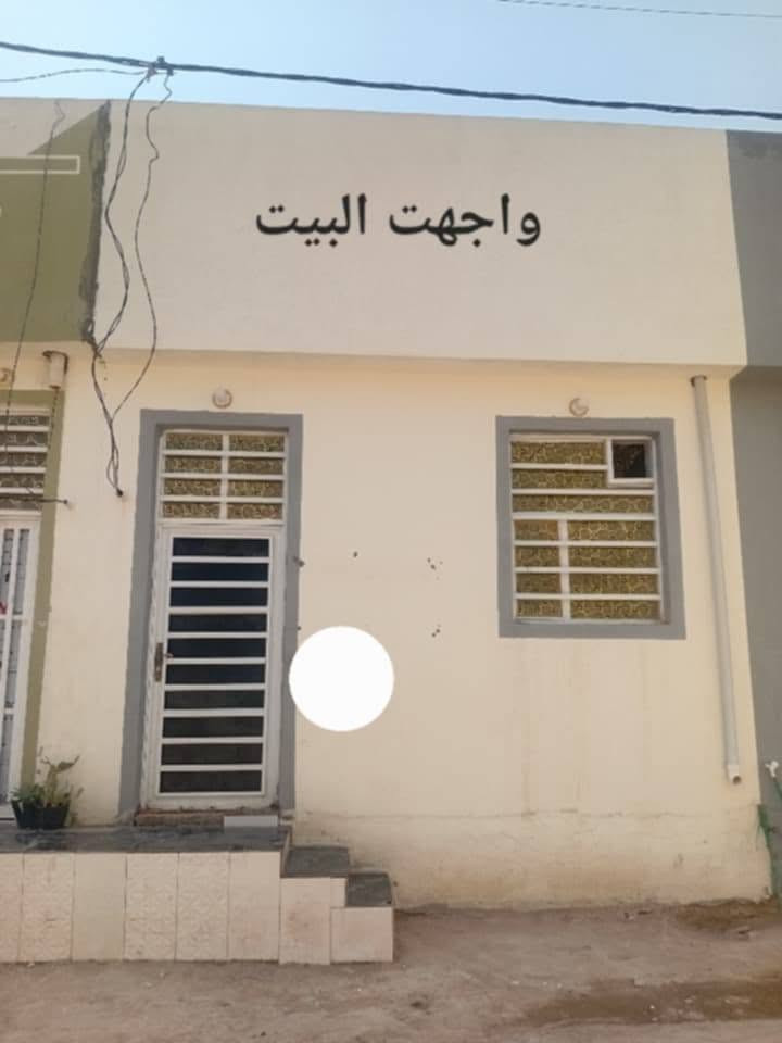بيت مساحة 50 متر يحتوي على غرفه وصاله مطبخ وصحيات داخليه عمل درجه اولى العنوان قرب قرية الغدير للستفسار ***********@

نص مكتوب في الصور:
- غرفه نوم
- واجهت البيت
- صاله
- غرفه
- صديات ونتو بكرامه