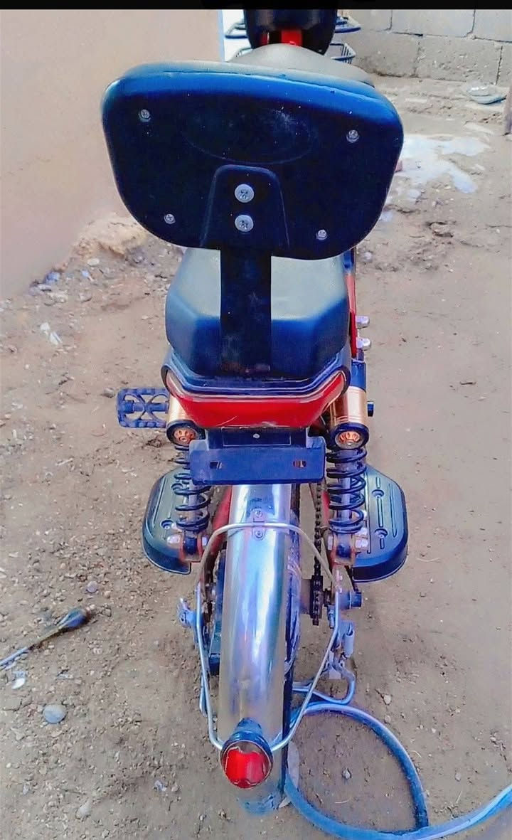 للبيع 
دراجه شحن للبيع الدراجه نقص بس بطاريات السعر ٢٠٠ الفوهيه جديد ما متعوبه موديل ٢٤ للاستفسار مراسله خاص او على الرقم ***********
