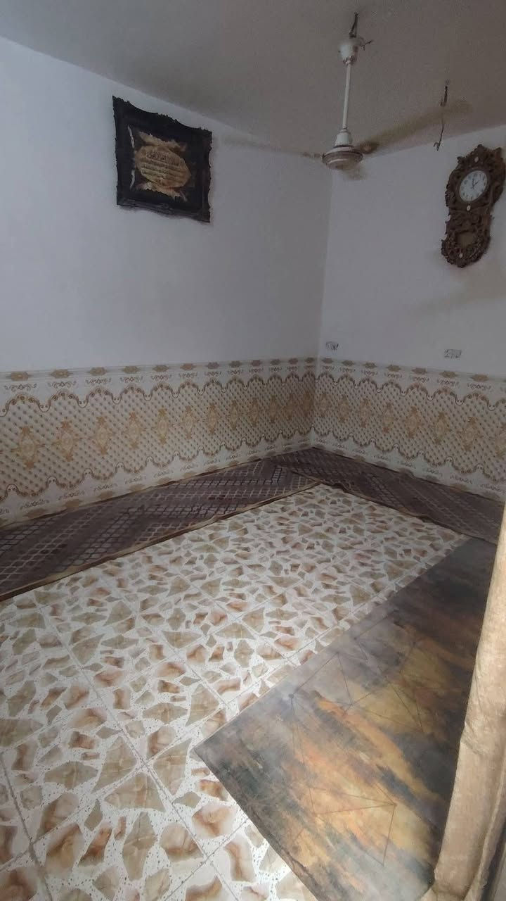 غير متواجد على الفيس  . للاستفسار اتصل ***********
بيت للبيع .في حي الزهراء مساحة 100 متر ركن طابقين واجهه 10في10
خدمات كاملة منطقة تبليط بالكامل. يقرب 50 متر عن المدارس
الطابق الاول يتكون من 
استقبال 4.75 في 3.5 
طارمة 4.75 في 2.5
المطبخ 3.75 في 3
الصالة 5 في 2.5
غرفه نوم 4.5 في 3.5
منور 1.5 مربع
حمام 1.5 مربع
الطابق الثاني 🧧
غرف نوم عدد 3 
الاولى 4.75 في 3.5
الثانيه 4.5 في 3.5
الثالثه  4.75 في 3
حمام 1.5 مربع
صالة.سطح
للاستفسار على هذا الرقم ***********
غير متواجد على الفيس
