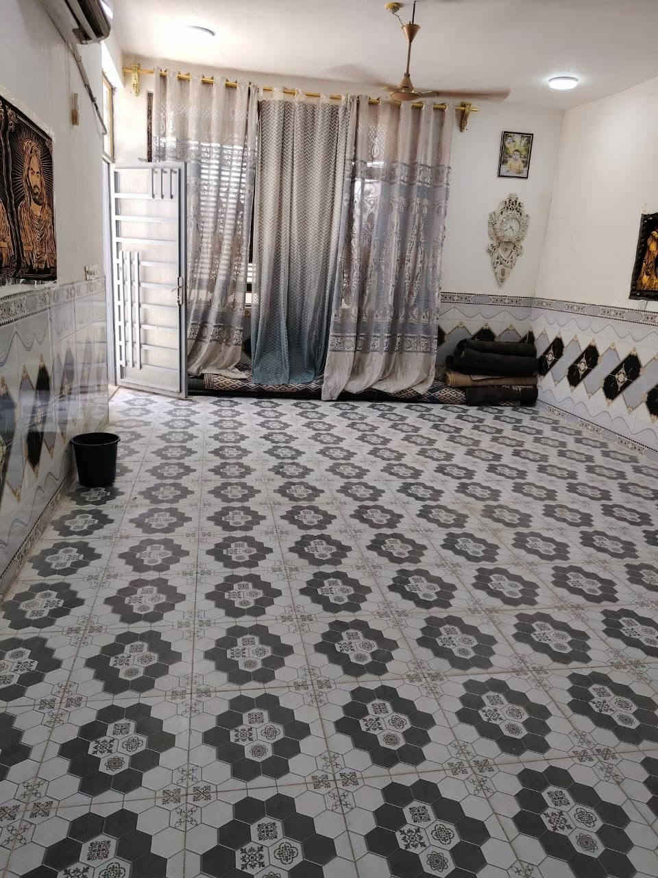 سلام عليكم بيع متوازي بناء جديد المساحة 200متر شغل فولل 😇سعر 55وبي مجال
للبيع طابو زراعي سند 25 قرار محكمه

موقع مميز  عنوان البيت نجف مقابل ملحق قرية الغدير

قريب من الشارع  

للاستفسار اتصل على *********** أو مراسله واتساب
