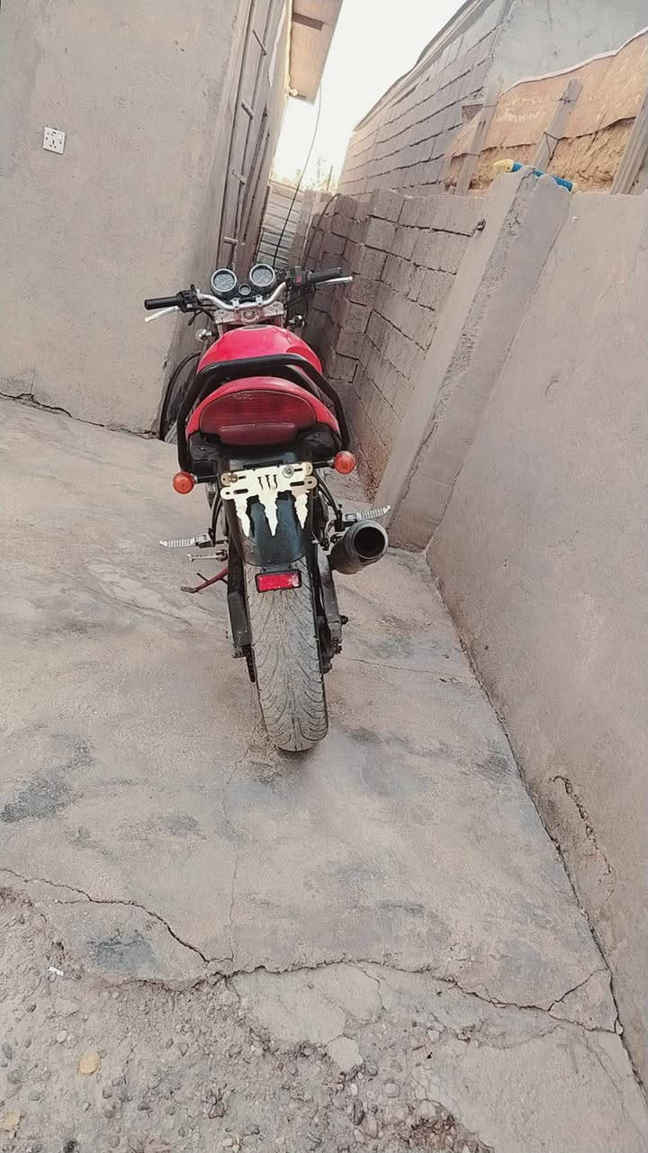 باندا كرستال بطح مكينه ربع 250حجمها بيها ولف عاوجه بس ولف عاوجه اوراقها كامله للبيع العنوان الدورة البوعيثة السعر 600 الف الاتصال ***********
