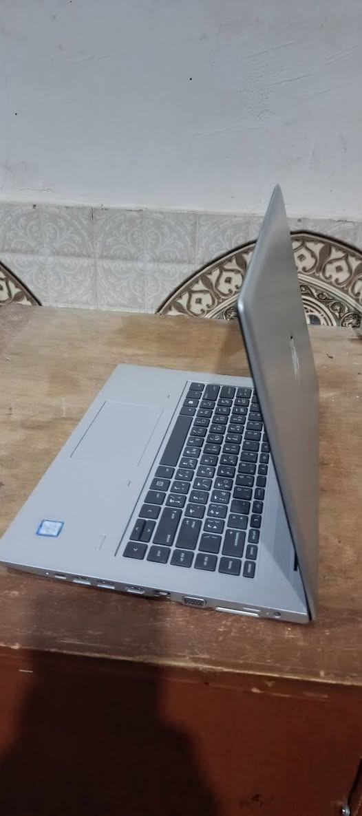 حاسبه • نظيفة • قليل الاستعمال