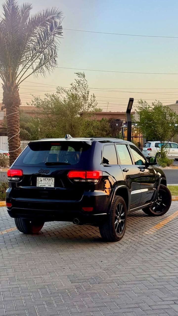سلام عليكم  جيب شيروكي بلاك توب
الموديل 2019
بيع او مراوس حسب القناعه 
وارد امريكي حادثها قطعتين تبديل باقي سيارة كفالة من البارد
رقم بغداد بأسمي تحويل ثاني يوم
كشنات جلد وشاموا
تدفئه ستيرن وكشنات 
حساسات خلفية
كاميرا خلفيه
توقف تلقائي
شاشة كبيره
فتحه سلايت
كراسي كهربائية
تدفئه مرايات جانبيه 
اوتو بارك
ويل عشرين بلادي
3انظمه قيادة نورمل سبورت ايكو 
مكينة v6
گير 8 نمر 
تبريد قطعتين 
صندوق كهرباء وباقي المواصفات المعروفه 
 .. حادثها مرفق مع الصور 
السيارة نظيفة جدًا وحادثها بأمريكا موضح بالصور
السعر 210 وبيها مجال مكاني بغداد حي الجهاد
 اي استفسار الاتصال على ***********
