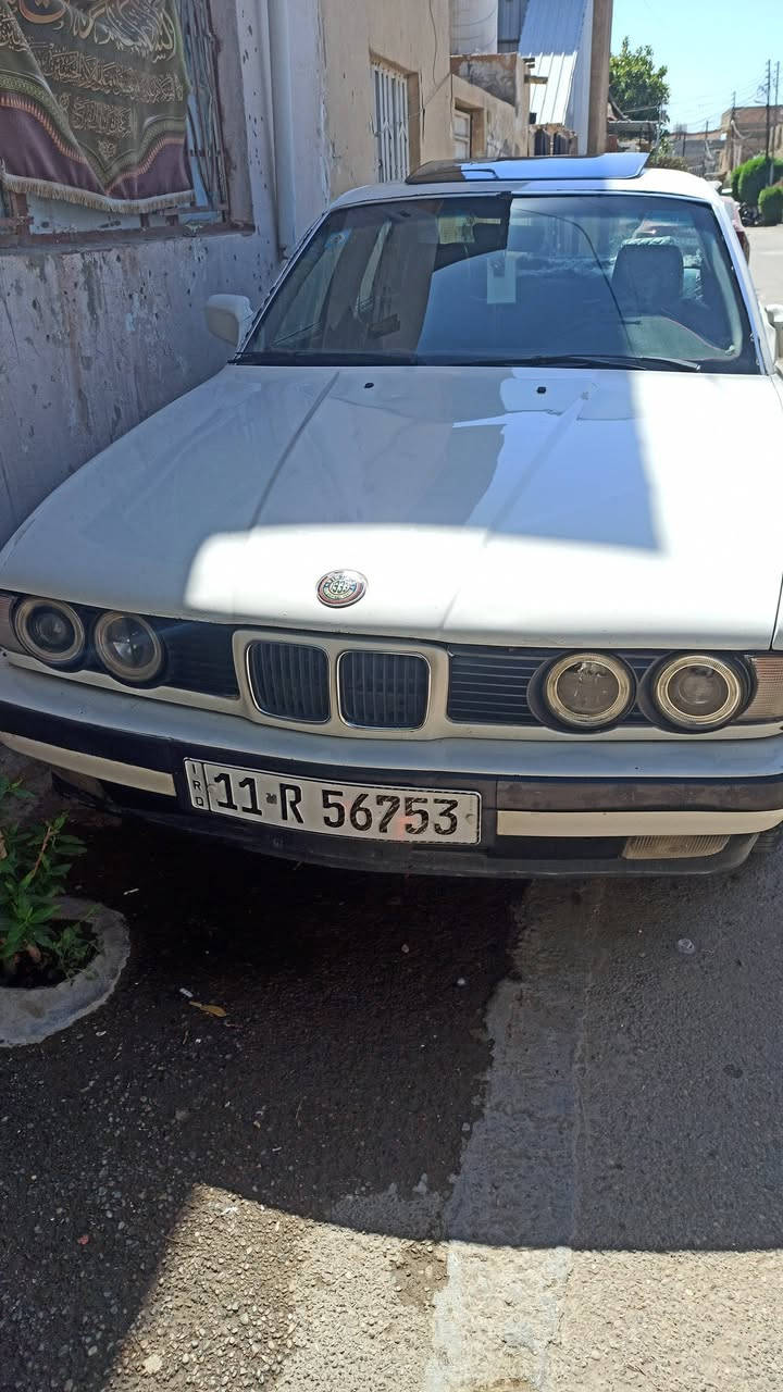 بي ام دبليو الحجم 525حداديه جديده مسكر فانوص تبريد شغال رقم بغداد باسمي تحويل ثاني يوم موديل 90السعر 45وبيه مجال قليل المكان صويره ***********
