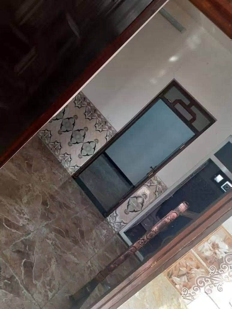 ### *🏡 للبيع مشتمل طابو صرف -  🏡

📍 *العنوان*: الفلوجة - شارع أبو النسور - حي الأمين  
📍 *المقاطعة*: 17 - خلف أسواق المصطفى - قرب ثانوية الروانق  
📐 *المساحة*: 100م² - واجهة 7.25م × نزال 14م  
🛣️ *الشارع*: 10م  
📄 *الطابو*: صرف  
🧱 *البناء*: طابوق

*تفاصيل البيت:*
*الطابق الأرضي:*
- استقبال
- صالة 
- مطبخ
- غرفة نوم
- حمام
- منور

*الطابق الثاني:*
- غرفة نوم سويت
- غرفة نوم صغيرة

💰 *السعر*: 70 مليون دينار - مع مجال قليل

*البيت مناسب للسكن وبموقع حيوي قريب على الخدمات*

_____خليج العرب للعقار في الفلوجه /شارع ابوالنسور

للاستفسار والمعاينة:  
أبو القيصر
الاتصال بنا واتساب على الرقم 
***********
***********
***********
