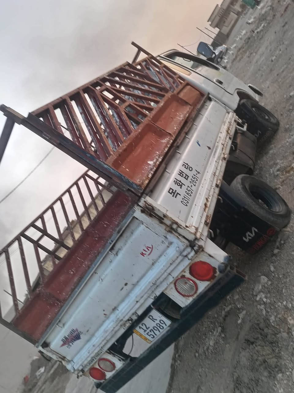 سلام عليكم  للبيع كيا فونتيرا موديل 2000 مكفول من كول شي جاهز سيارة بسمي
سعره ب٦٤ بي مجال عنوان موصل قرب سيطرت كوجلي /***********
***********
