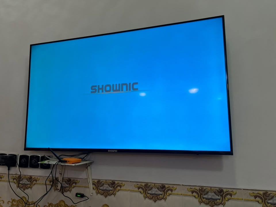 بلازما SHOWNIC حجم 70 دقة فول بيها انترنت سعرها 300 الف قفل مكاني القرية العصرية  ***********
