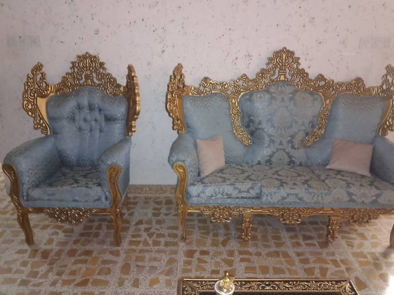 تخم عشر مقاعد للبيع 
وطبلات تلاثه 
السعر 650 وبيه مجال 
التصال على الرقم ***********
