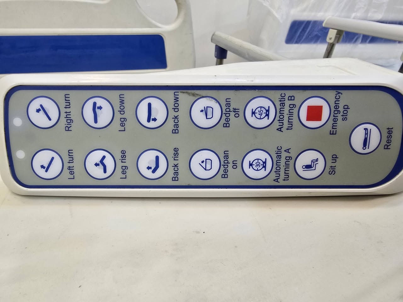 للبيع سريرطبي خمسة حركات كهربائي ريمونت كونترول بحالة جديده  ***********

