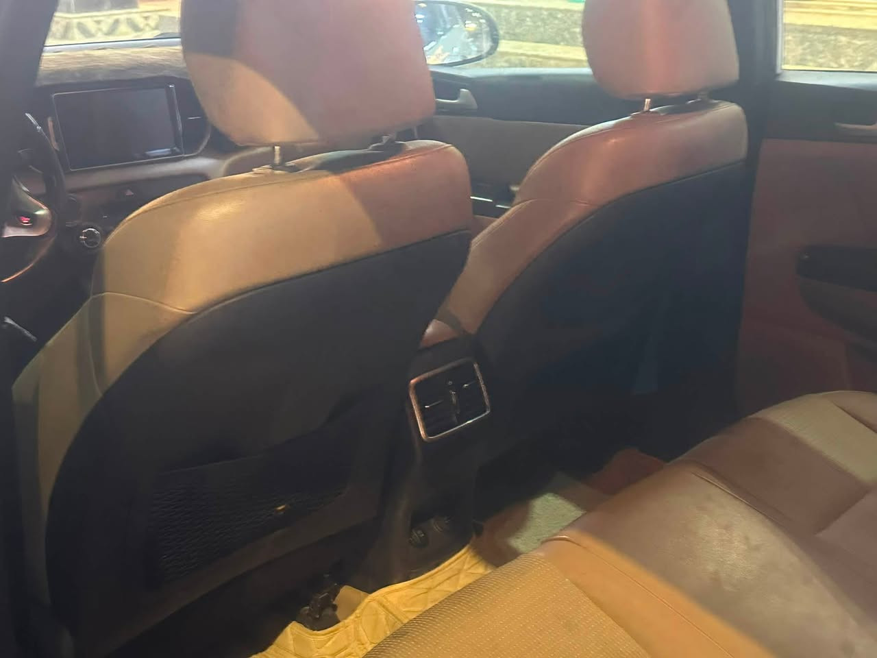 سبورتج ١٨ خليجي مكفولة رقم بغداد الجديد هزة جديدة سنوية ل٣٠ 
فول الفول ماعدة البنوراما 
بصمة بصمة ابواب ترحيب ذكي 
سايد بريك بصمة 
تحكمات ستيرن 
أنظمة قيادة 
حساس امامي خلفي
مانع نزلاق 
كشنات كهرباء 
داخل لونين وهواي مواصفات 
شاشة تاب أو المسجل القديمة موجودة وية السيارة 
جديدة كلش صدر حدادية تايرات 
السعر ١٨٠ وبيها مجال 
***********مكاني واسط الكوت
