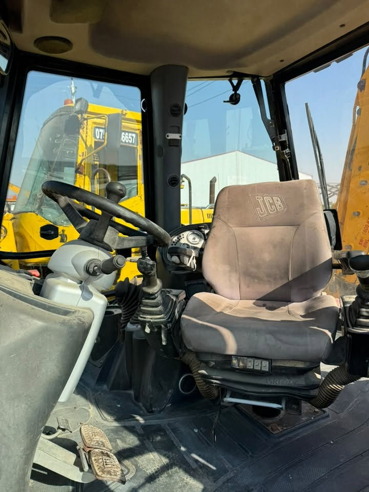 شفاط / شفل JCB موديل 2007 للبيع
 النوع: شفاط / حادوشة JCB (Backhoe Loader)
 الموديل: 2007
 الحالة: جاهز للعمل، المحرك والهيدروليك بحالة ممتازة والإطارات جيدة جداً
 الموقع: الموصل
 السعر: [أدخل السعر المطلوب] (قابل للتفاوض البسيط)
 للإتصال والتواصل: ***********
