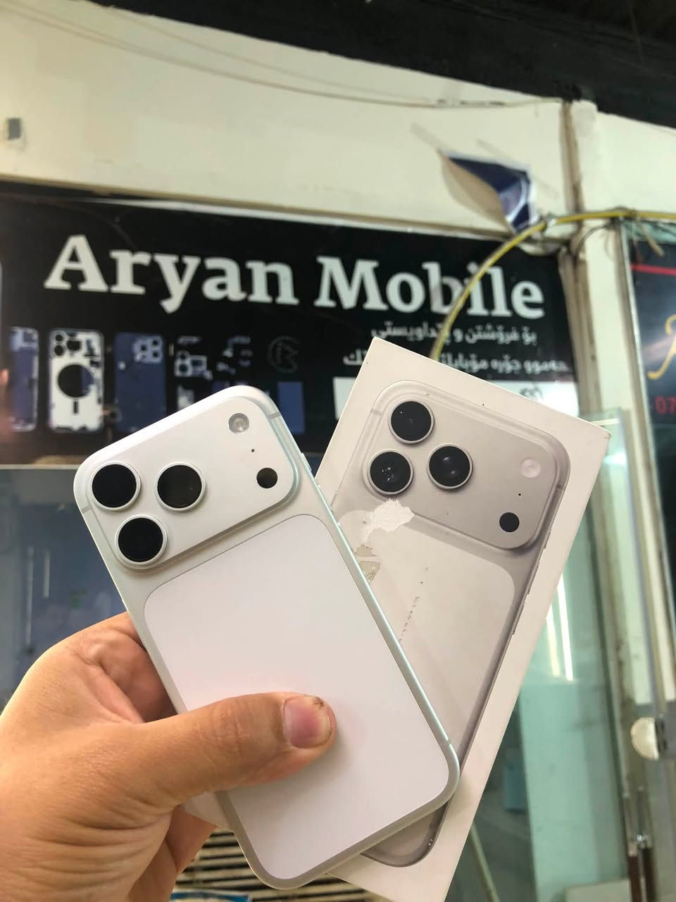 Iphone 17 pro
256gm
1sim
مقفول من شريكة الجهاز جديد بعده 
سعر ٧٠٠$
***********
