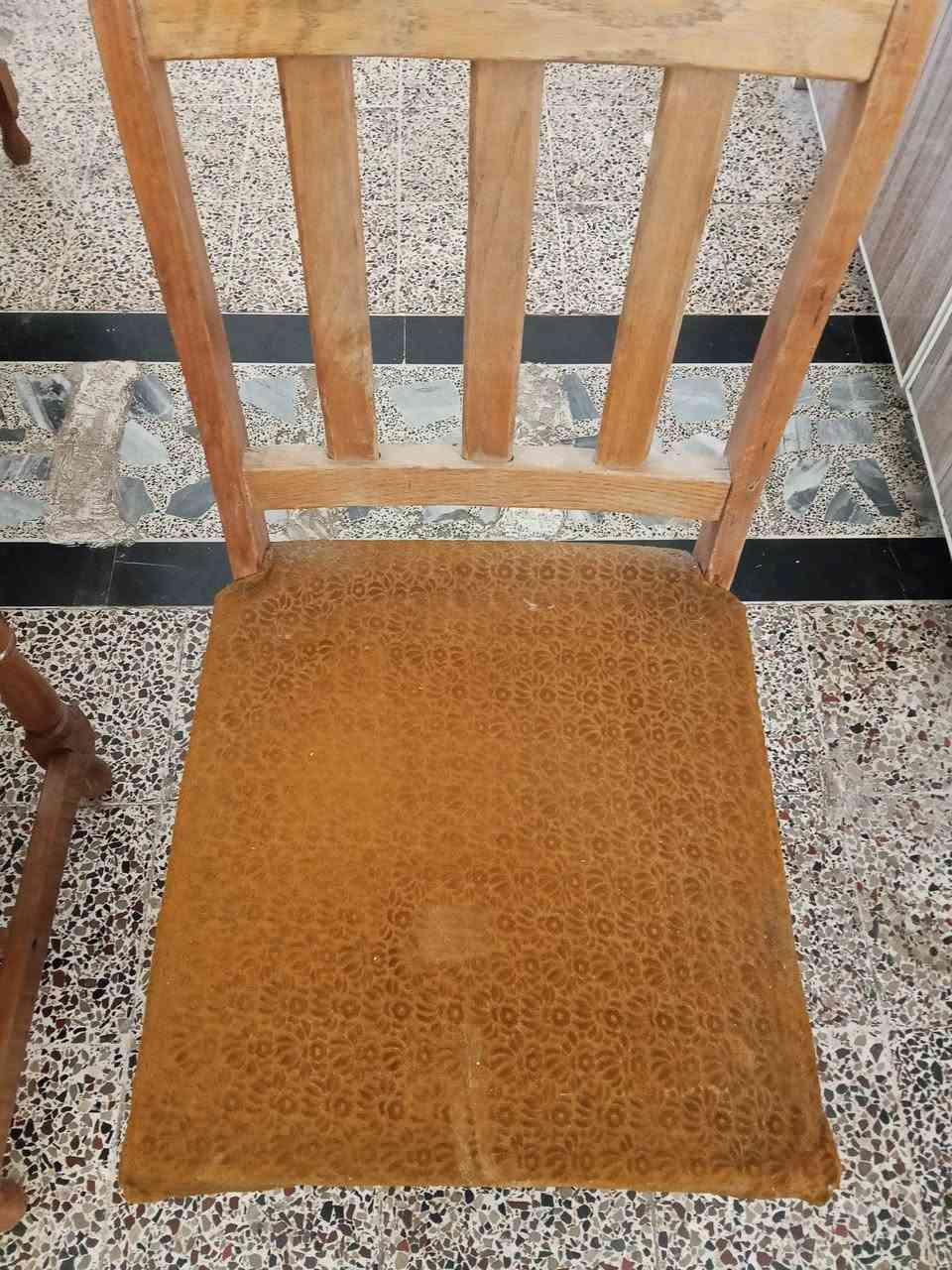 السلام عليكم متاح ميز جدا جدا نظيف مع ست كراسي جدا نظافة الغلاف جلد ومعاهم خمس كراسي مو مال ميز بس الشراي ياخذهم مع الميز يعني يصير مع الميز 11 كرسي الميز طول مترين وربع تقريبا والعرض متر و ثمانين تقريبا يعني مالعائلة شي مرتب خشب حيل حيل ثقيل السعر 400 للاستفسار ***********
