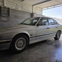 525 1991 للبيع سيارة شوفة العين نضيفة و جاهزة  تبريد منضومة جديدة شاده...