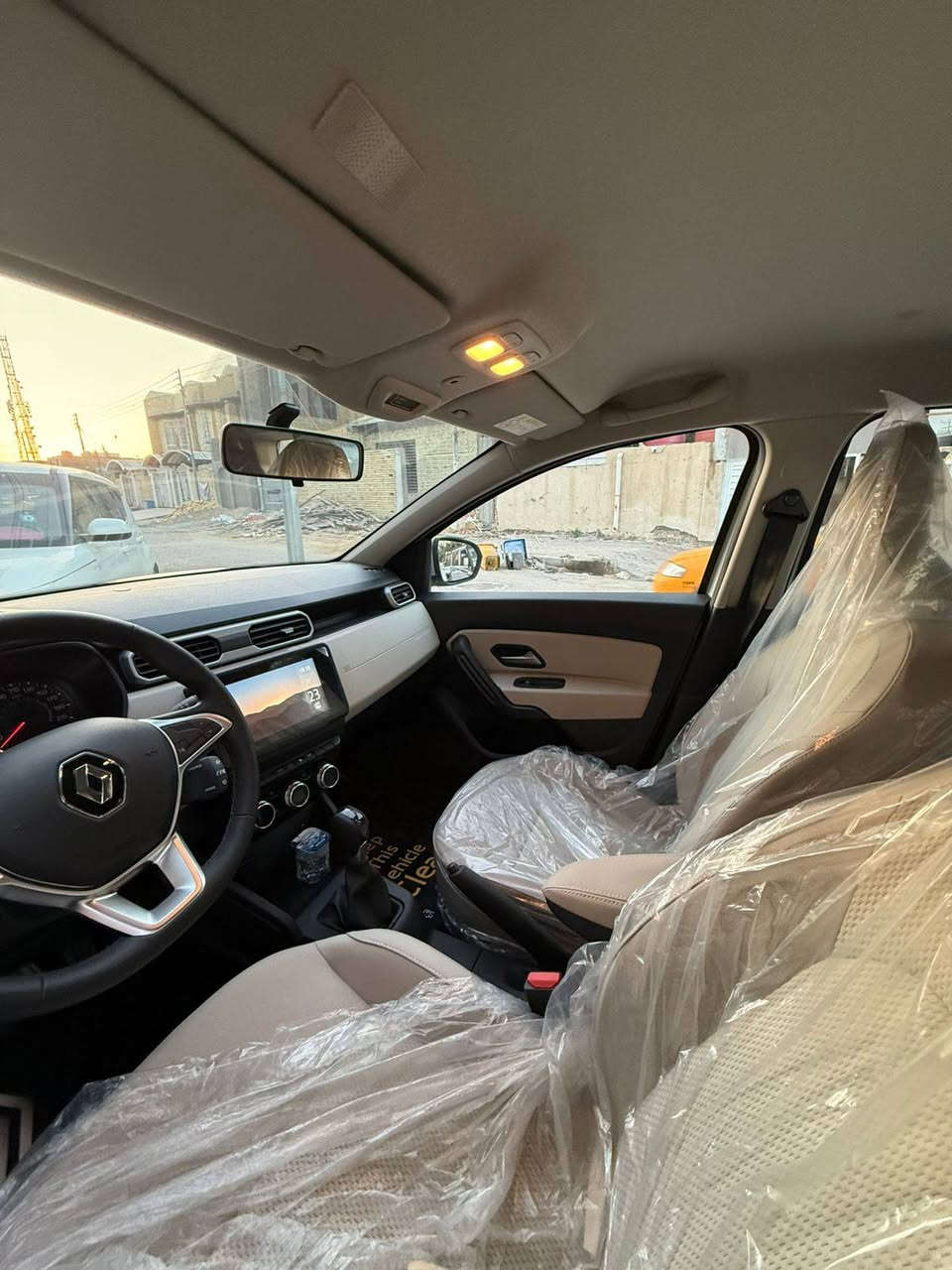 للبيع رينو داستر 2025 زيرو - Renault Duster 2025

سيارة زيرو بالكارتون، ماشية صفر، حتى نايلون الكراسي بعدة.

المواصفات:
• الموديل: 2025 • اللون: أبيض لؤلؤي • الحالة: زيرو وكالة، ترقيم جديد • المحرك: 1.6 اقتصادي جداً • الكير: اوتوماتيك CVT • المواصفات: تحكم ستيرن، شاشة كبيرة، كاميرا خلفية، حساسات، رادار، روف راك، بلوجكتر، بصمة 
سيارة عاليه وعمليه مال كرف، تتحمل شوارعنا وتبريدها ثلج و بانزينها قليل.

السيارة موجودة في بغداد
السعر: [ 140$ ] وبيها مجال للشراي

للاستفسار: [ *********** ]
