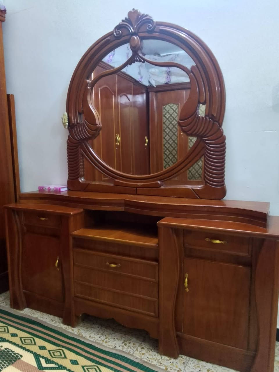 السلام عليكم غرفه اخشاب للبيع صاج عراقي ثكيل ودرجه أولى للإستفسار الاتصال على الرقم وبخدمتكم*********** مكاني ديوانيه حي العسكري
