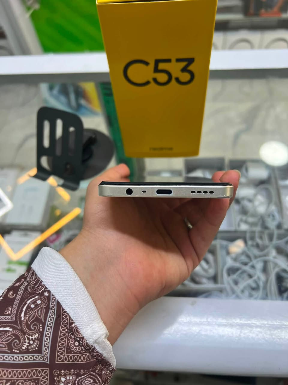 للبيع جهاز ريلميc53ذاكره 128رام12جهاز شرط مامفتوح ونضيف كرتون وكيبل ويا فقط السعر185 /***********
