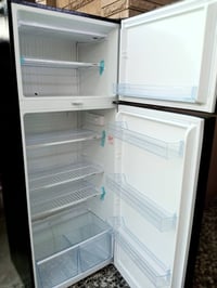 ثلاجة • جديدة • نضيفه