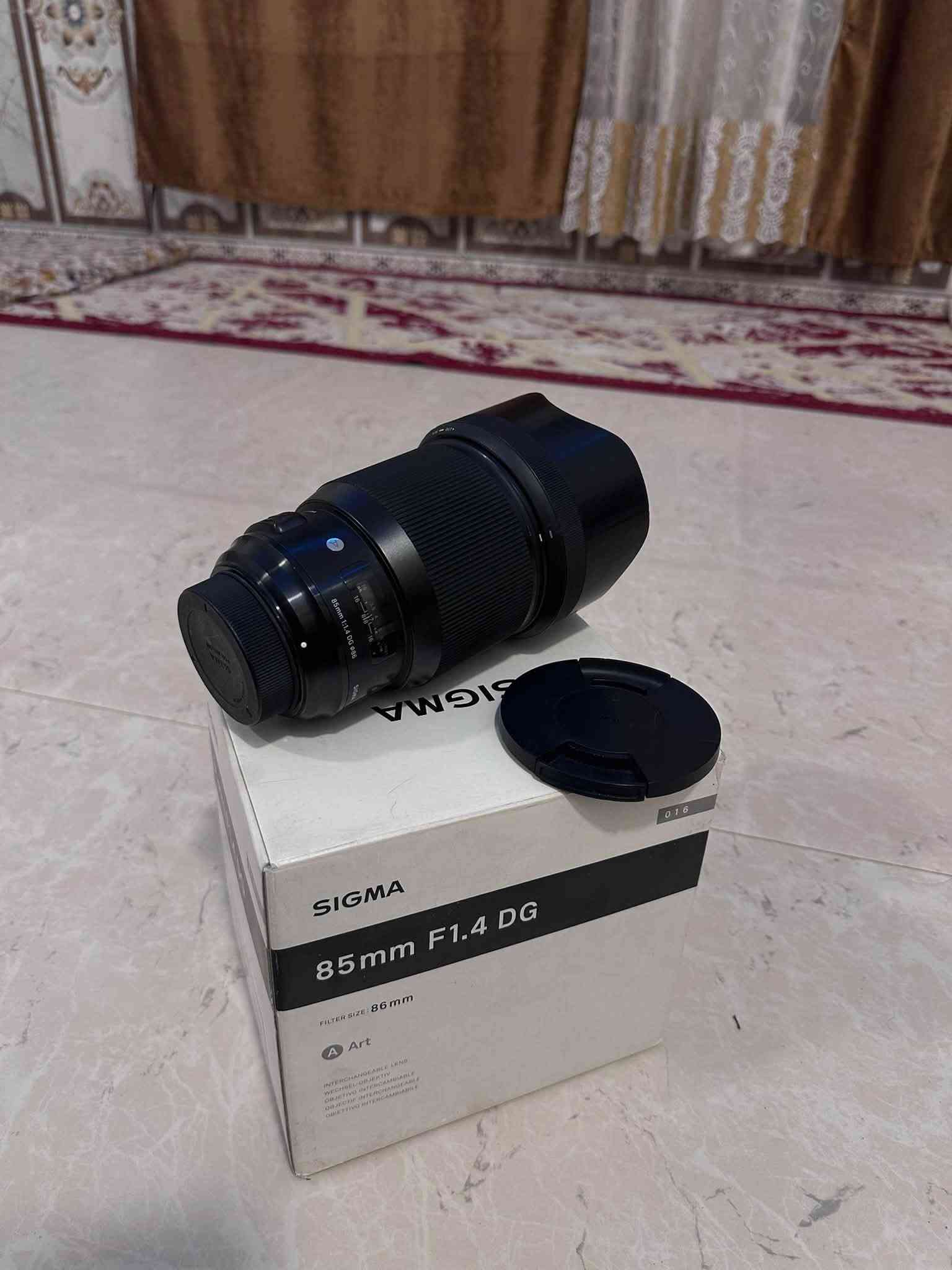 عدسة نيكون 85          mm f 1.4  Art
النضافة امام عينك استخدام قليل 
السعر 650 الف
