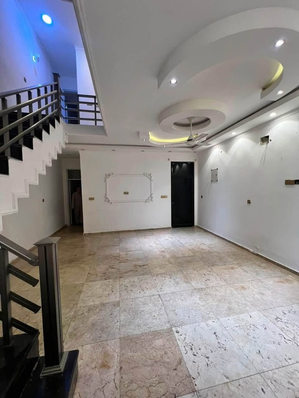 🏡 للإيجار في السيدية – مربع تبوك 📍
✨ بيت مودرن جديد (زيرو) بمساحة 130 م²
🏠 يتكون من 3 طوابق ويحتوي على:

🔹 مدخلين
🔹 4 غرف نوم
🔹 صالة
🔹 مطبخ
🔹 3 خدمات
🔹 تصميم مودرن وتشطيب جديد 🌟

💰 الإيجار: مليون ونصف دينار عراقي

📞 للاستفسار والتواصل:
***********
***********

🏢 مكتب الرواد للتطوير العقاري

📍 السيدية – مربع تبوك
