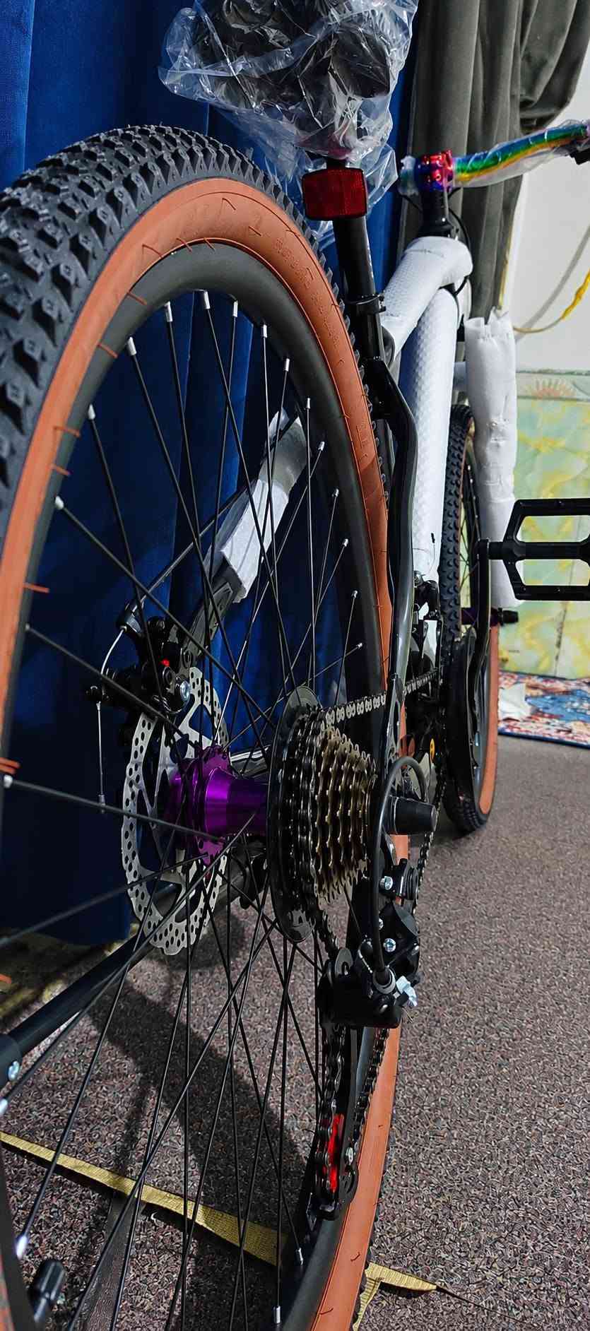 رجع اتوفر باسكل جبلي🚲 ماركة DSMA🇧🇷🖤
الحجم: 27.5🚲
المواصفات🇧🇷:  دبل امامي بريكات دسك امامي خلفي سستيم كير ومكينه تبديل سرع 7 خلفي 3 امامي ستيرن سبع الوان بطيخة رياضي بولبرن الون اسود🖤🚲 
معه هدايه قفل.. ويه جاملاغات اصليه.. وفسفورات بليويل اصليه🎁
الباسكل جديد ما مستخدم ابد بعده بجيس شخط مابيه 🖤
المكان السماوه يوجد توصيل كافة محافضات العراق🇮🇶
السعر خاص👌🏻
للتواصل ماسنجر... واتساب ***********💚
شراي حياك الله عيوني انطيهن الك
