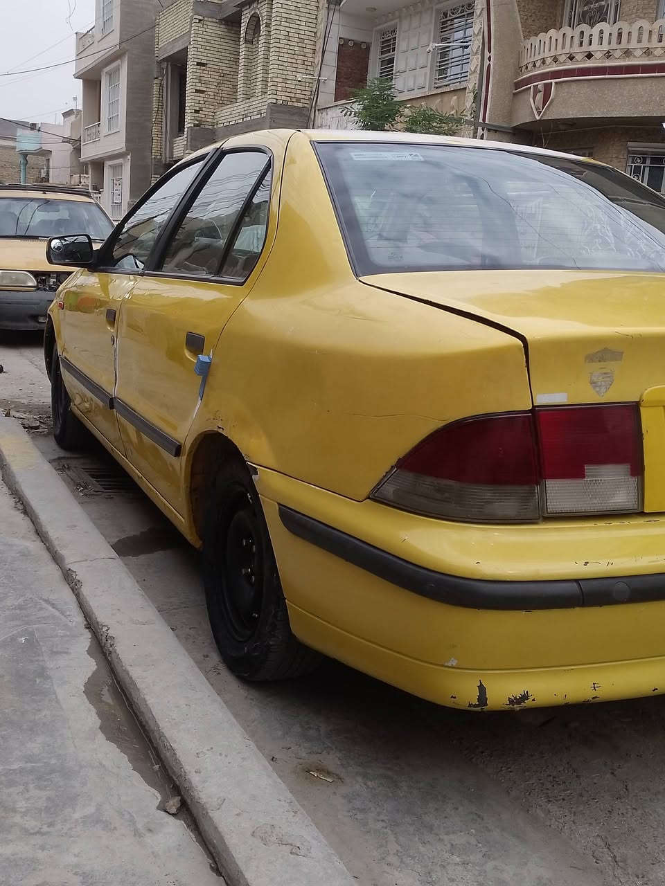 سلام عليكم سمند البيع موديل 2009 سياره بأسمي رقم نكليزي هزه جديده هيئه وغرامات مصفره تحويل ثاني يوم تاخذ صافي أشاير خلفي زنون امامي برتقالي لد بيها ناصي زنون أرضيه جلد سقف سياره مغلف جلد تبريد شغال  سياره بدايت تنقيص دهن يرادلها ترتيب سياره مشط هم بيها بس سياره خير من الله حداديه نص عمر مكاني بغداد حي البساتين رايده ب18 وبيها مجال ***********
