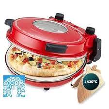 صانعة البيتزا الكهربائية (Pizza Maker) ذات القاعدة الحجرية من ماركة Anko. هذا الجهاز مصمم خصيصاً لطهي البيتزا المنزلية الطازجة أو المجمدة بجودة تقارب أفران الحجر الاحترافية في غضون دقائق معدودة.
💡 طريقة الاستخدام الأساسية:
1. التحضير المسبق: ضع الجهاز على سطح مستوٍ ومقاوم للحرارة.
2. التسخين: قم بتوصيل صانعة البيتزا بالكهرباء وتشغيلها على أقصى درجة حرارة لـ مدة 5 إلى 10 دقائق لكي يسخن الحجر الحراري تماماً.
3. الخبز: انقل عجينة البيتزا مع المكونات برفق إلى الحجر الساخن باستخدام مجاديف البيتزا المرفقة (Pizza Peels).
4. التوقيت: أغلق الغطاء ودعها تخبز؛ تستغرق البيتزا عادةً من 3 إلى 5 دقائق فقط لتصبح مقرمشة وجاهزة