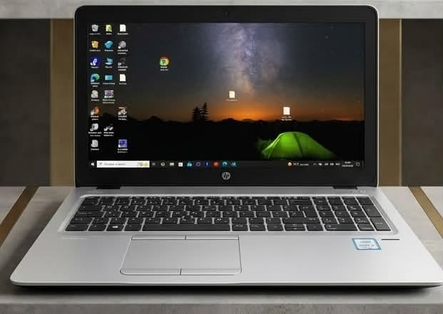 المواصفات التقنية: 
 الموديل: HP EliteBook 850 G3
 المعالج: Intel Core i5-6300U بسرعة 2.40GHz تصل إلى 2.50GHz
 الذاكرة العشوائية (RAM): 8 جيجابايت (DDR4)
 التخزين: 256 جيجابايت SSD (سريع جداً في الاقلاع والتشغيل)
 كرت الشاشة: Intel HD Graphics 520
 الشاشة: تدعم اللمس (Touch support with 10 touch points)
 المنافذ:
 USB Type-C
 USB 3.0
 DisplayPort & VGA (لتوصيل الشاشات والعارض)
 منفذ شبكة LAN (Ethernet)
 منفذ سماعات/مايك combo
 قارئ بطاقات SD وقارئ Smart Card
.
ملحقات شاحن سريع+شنطه 
السعر ٣٢٥ وبيه مجال 
***********

