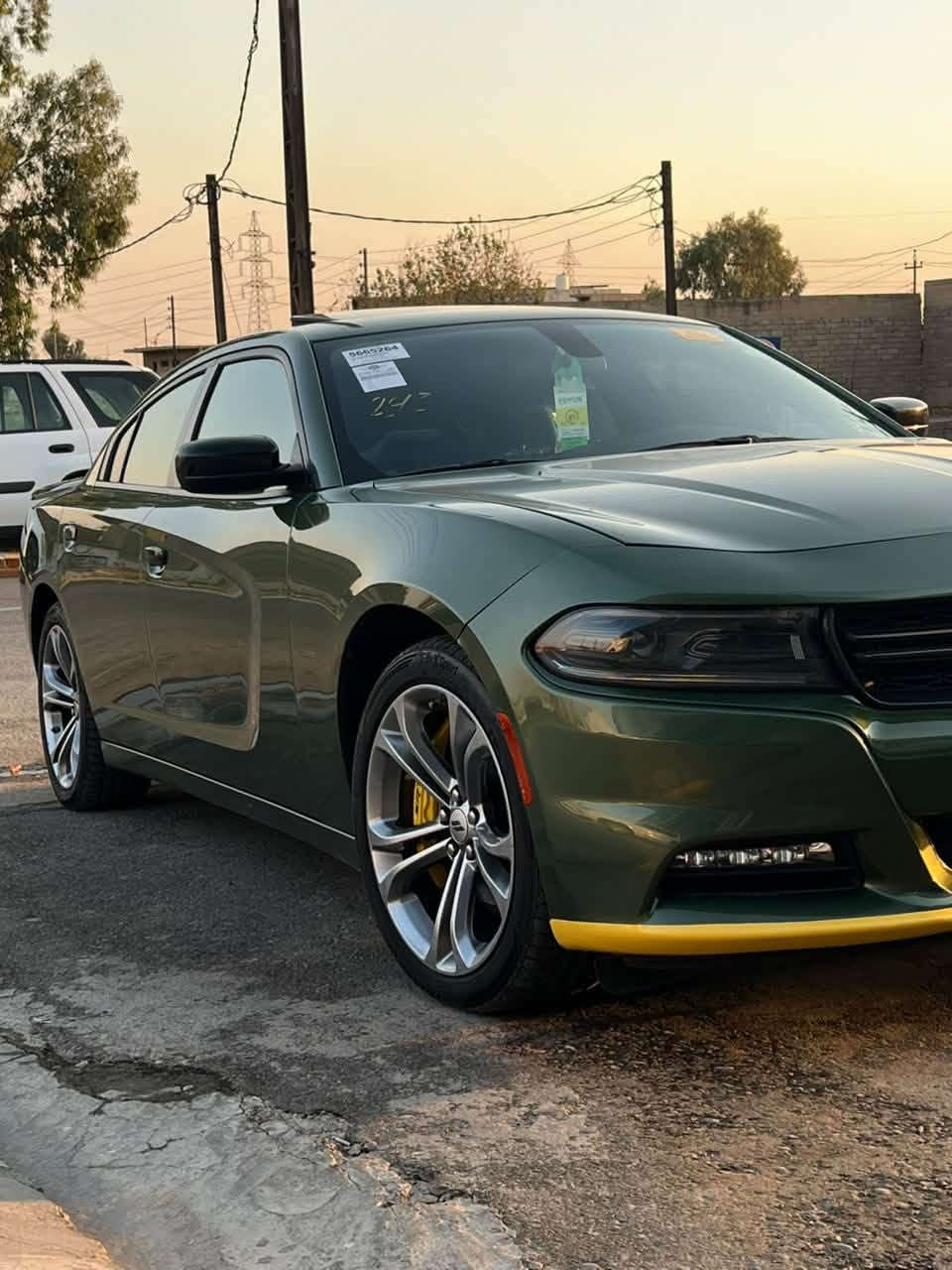 السلام عليكم
جارجر SXT 

الموديل 2022

اللون المرغوب

( زيتوني )

وارد كندي 

ماشيه 111 كيلو حقيقي 

سنويه جديد 

رقم دهوك
.

المواصفات 

المحرك : V6 . 3.6L .

 فتحة سقف

 مصابيح امامية لد مع زنون ثلجي LED .

ويل قياس 20 أنج .

حساسات مع مانع تصادم خلفي .

شاشه كاربلي مع نظام  GPS .

كتلوكات الشركه مع عدد البصمه 2

مقاعد أمامية كهربائية عدد 2 .

ذاكرة لحفظ وضعيات الجلوس (ميموري) .

مقاعد أمامية تبريد وتدفئه

مقاعد خلفية تدفئة .

تشغيل عن بعد .

ستيرن كهربائي .

تدفئة ستيرن .

المري الجانبي هيتر

محدد سرعة .

تلفون بلوتوث .

كاميرا خلفية

دخول ذكي (بصمة) .عدد (2)

الضرر فقط بوند مصبوغ 

سياره جديده وجاهزه وبعد احلى من الصوره استخدام شخصي مع كابون بانزين

لمعرفه السعر اتصال
***********
