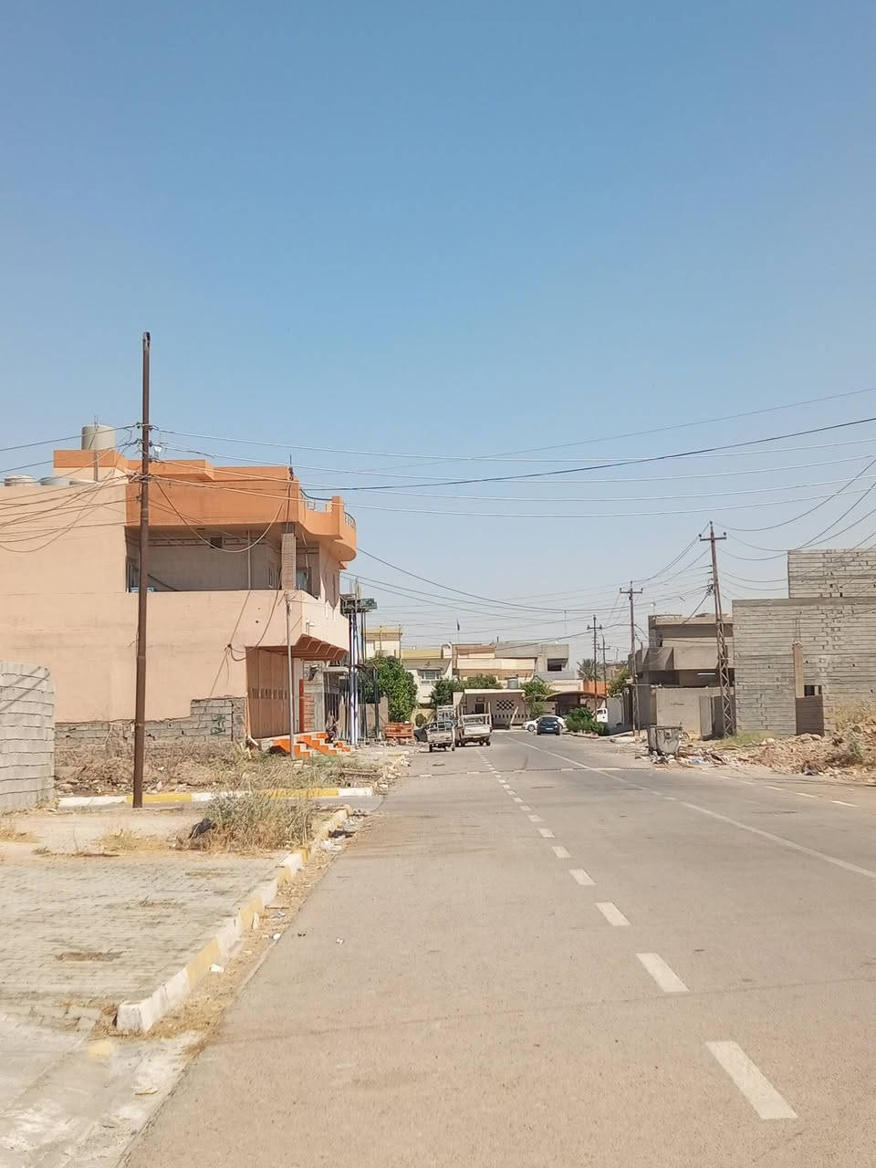 🛑 أعلان 

دار طابقين للبيع طابو ملك صرف 

🌍#الموقع شارع مهدي الجراح 

#المساحة 170 متر *فضله 100 
مساحه الكليه 275

#الواجهة 20 متر 

#للاستفسار اتصل ***********👉

أو مراجعة المكتب الكائن شارع العام بأتجاه بغداد مقابل حلويات علي الحمداني وصيدلية سما طوز 
مكتب السراج الذهبي للعقار 
ومن الله التوفيق 🏡
