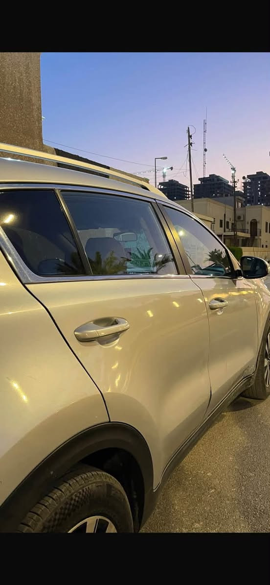 السلام عليكم 
KIA SPORTAG 
كية سبورتج 
موديل 2017 
ماشية 166 ميل 
حادث بابين جهة الراكب 
مواصفات ستاندر 
السعر 125 
12.500 $
***********

