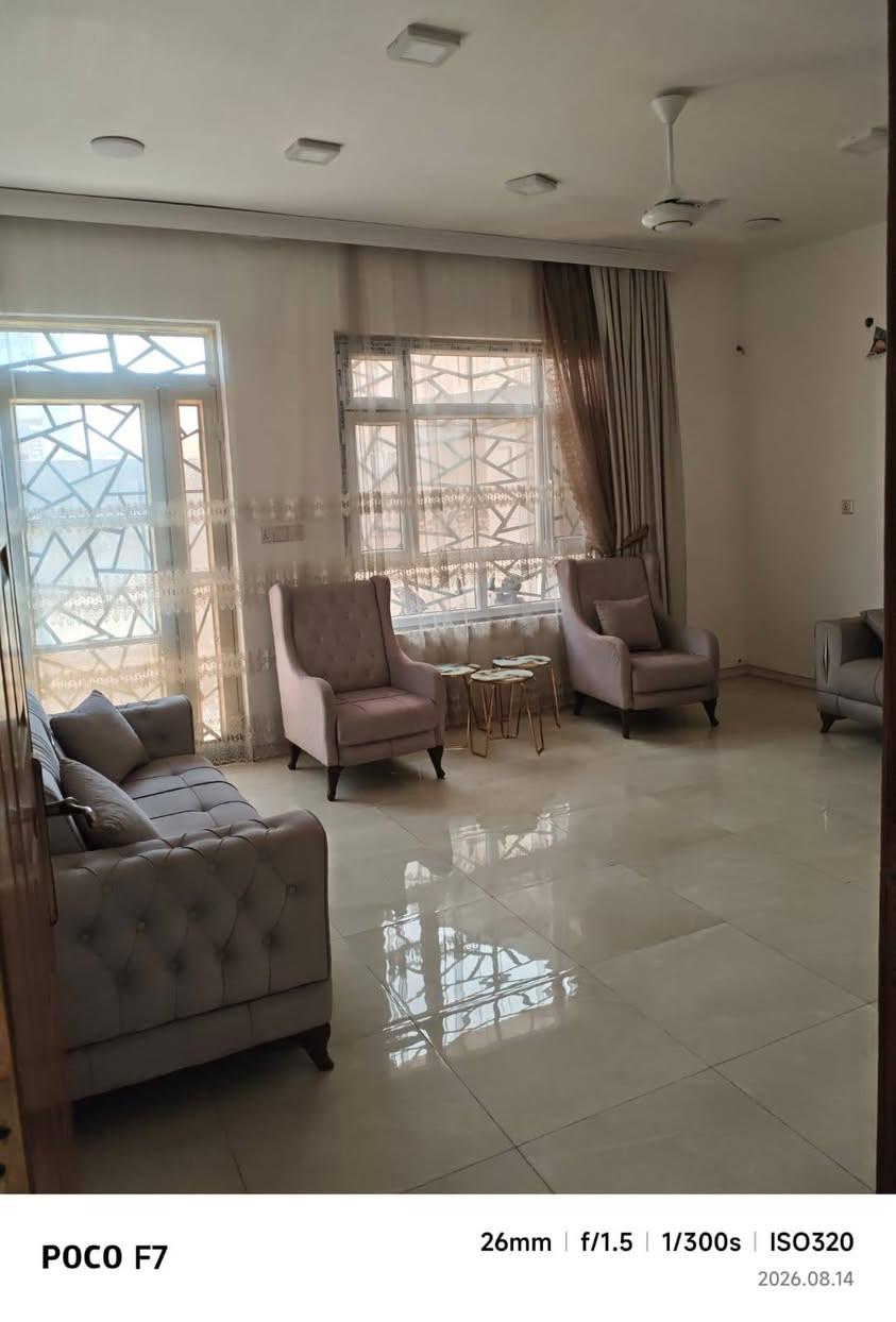 السلام عليكم بيت 150 متر مربع واجه 10 ونزال 15 بيت بناء 2024 رفت بناء درجه اولى طابوك جمهوري صب بم مركزي الكهربائيات السكف بواري الفنار والعقبه المي البواري ايطالي المجاري الامل الشري نضام التعليك  يتكون البيت غرفتين منام وحده ماستر 6*4 والثانيه 3*4 هول جبير صاله 6*5 مطبخ 4*4 حمامات عدد 2 مناور عدد 2 البيت مطلوب اسكان موقع البيت محموديه حي بدر قرب المدرسه الصينيه قيمه البيت 150 مليون من ضمنهن قرض الاسكان بامكان المشتري يحول القرض باسمه باقي من القرض مال اسكان 48 مليون ***********
