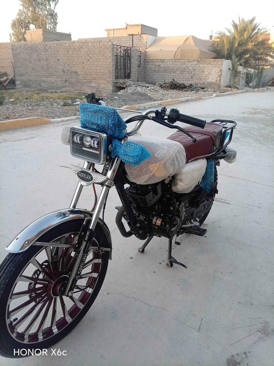 السلام عليكم دراجه سونلك موديل (2025) 850 و بيها مجال خمسه كير ***********

نص مكتوب في الصور:
- HONOR X6c