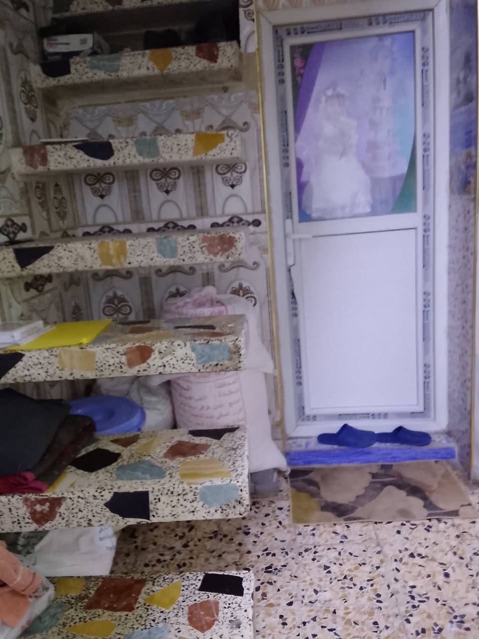 السلام عليكم 
بيت تجاوز للبيع البصره نواب الضباط مساحه البيت 150
يحتوي ع طارمه ومطبخ وصاله واستقبال وغرفتين 
السقف كونكريت 
الاستفسار ع الرقم 
***********
