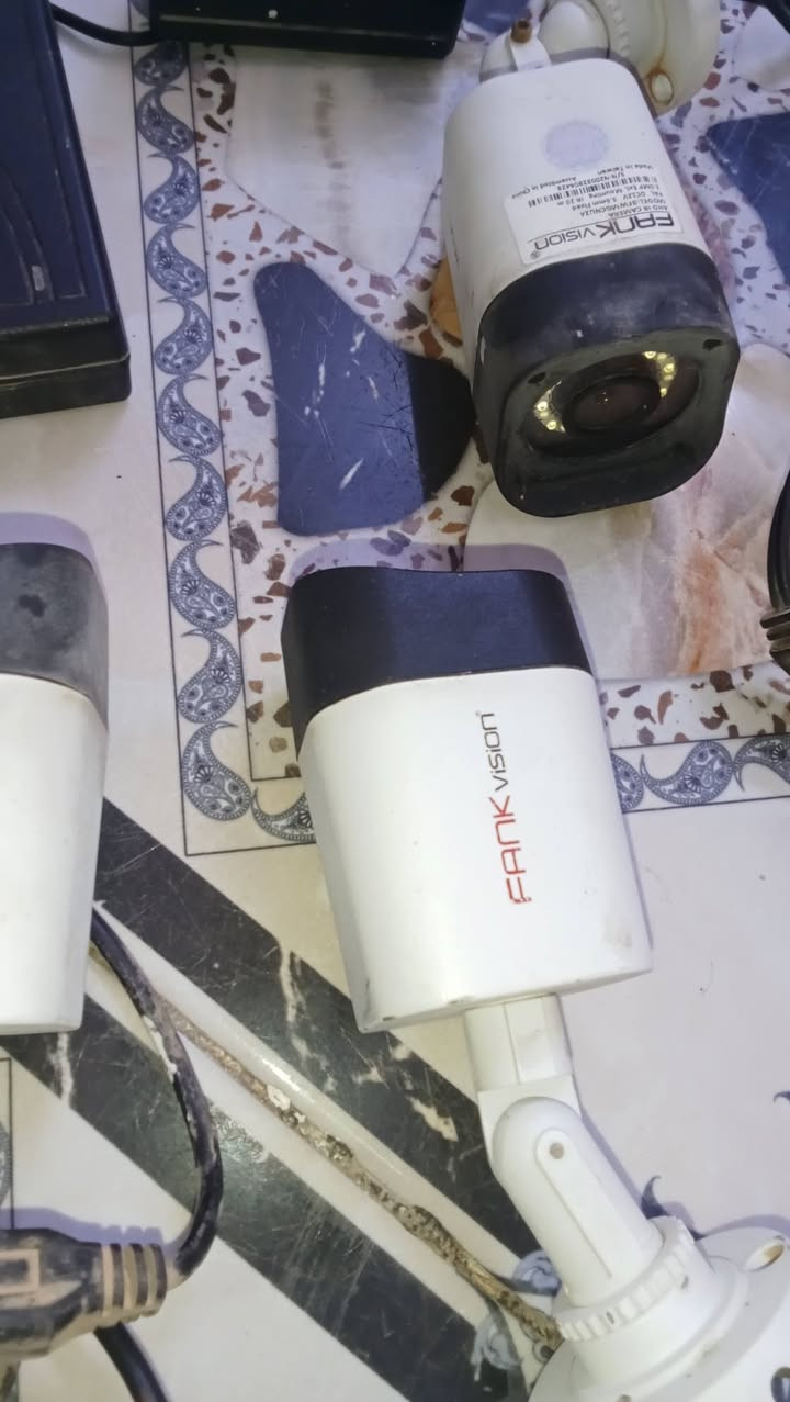 كاميرات للبيع يرادلهن بس هارد نظيفات مال بيتي السعر 80  بيه مجال ***********
