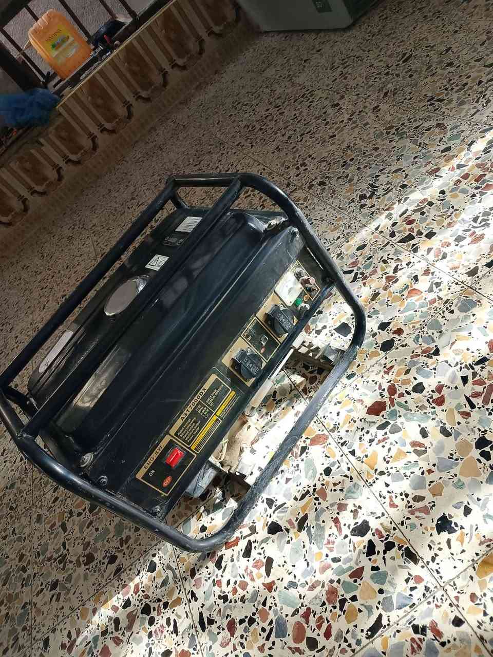 مولدات للبيع:الجبيره 12 امبير استخدام موسم واحد جديد سعرها 135وبيه مجال للشراي
والصغيره 5امبير شغاله استخدام موسم واحد جديد سعرها 100وبيه مجال *********** اتصل ودلل
