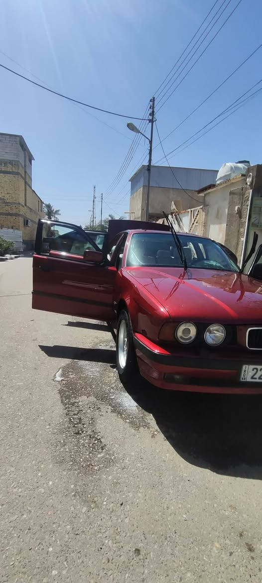السلام عليكم               
BMW E34  525  
 موديل 1994 مكينه مسكر فانوس  سياره جاهزه وبلاديه بدون صبغ ماعدا قماره اثر جراد رقم اربيل دولي تبريد شغال كهربائيات كله بلاديه  سعر 95 وبيه مجال  العنوان البصرة الهارثه
 للأستفسار :***********

نص مكتوب في الصور:
- %52 11:09 الأصدقاء المقربون قصتك