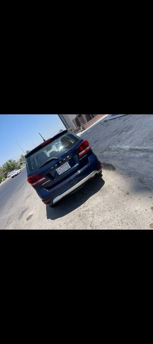 السلام عليكم *********** 
دوج جورني ٢٠١٨ محرك ٤ سلندر ٣ قطع تبريد ورقم بغداد الإنكليزي سنويه لل٢٠٣٠  ٧ راكب جلد وشاشه جبيره بيها قطعتين صبغ جاملغ السايق وجزء من البنيد سعرها ١٢٢ ورقه

