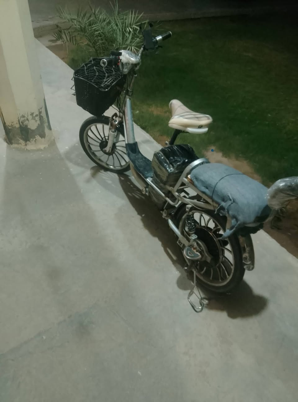 دراجة شحن للبيع كامله سريع 40 حجم 20
سعرهه125وبيهه مجال استفسار *********** واتساب
