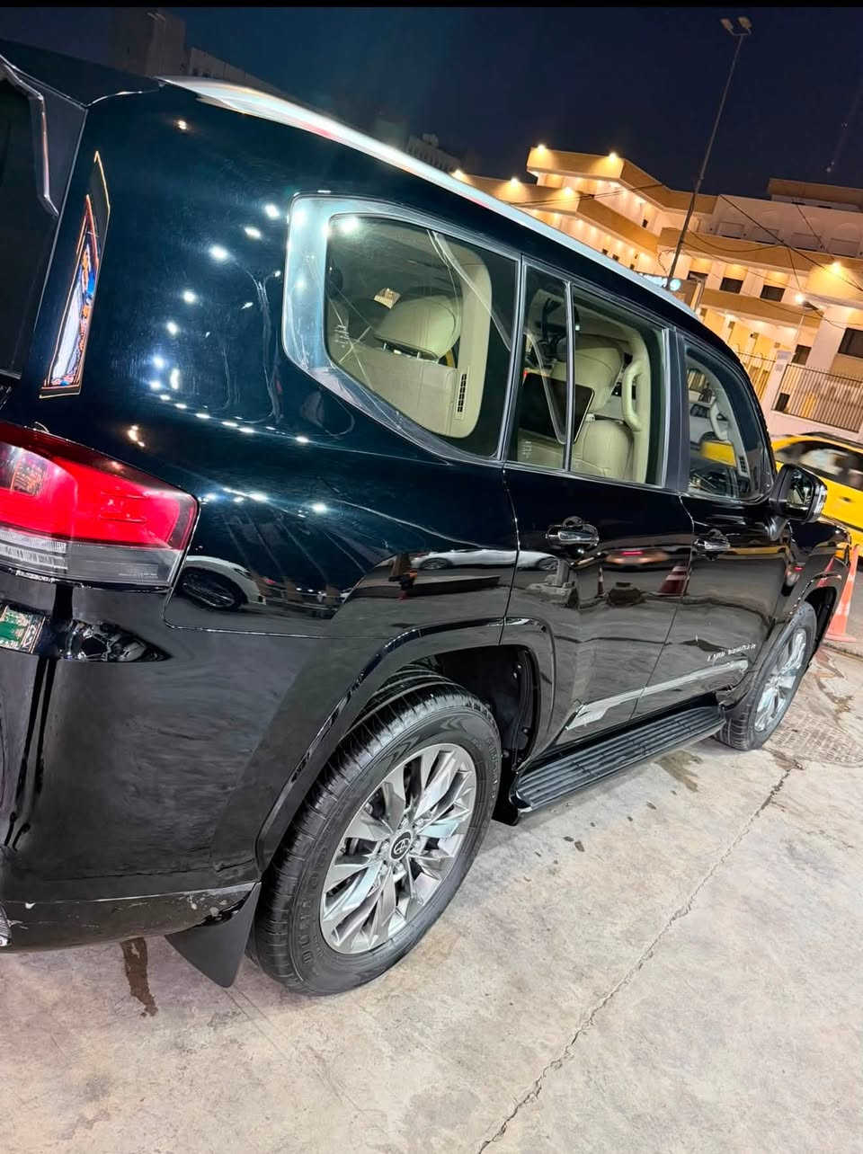 لاندكروز SAS 2024 vx
توين توربو ، رقم بغداد ،  كفالة عامة من الصبغ والتكحيل
3 رصعات ومسحوبات BDR وموضحة بلسونار
ماشية (72000)
مغلفه سياره (PPF)
صيانتها وتبديل دهنها فقط شركة
المواصفات 1/1
* كشنات تدفئة تبريد (امامي وخلفي)
* كشنات جلد وكهرباء مع خزن ميموري
* كامرة امامي خلفي
* رادار امامي خلفي ( مانع اصطدام)
* جنطة كهرباء + الكشنات الخلفية كهرباء
* تشغيل عن بعد  
* سلايت 
* شاشات خلفية + شاحن لاسلكي
* تحكمات
* كاملة عدتها وغراضها كاملات ممفتوحة بدون اي نقص 
السعر (71000 ) وبيها مجال
الاستفسار
 ***********
