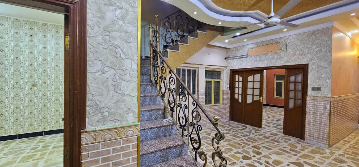 بيت طابقين الايجار في حي الجامعة
القبلة ***********
طابقين 
4 غرف نوم
1 صالة استقبال
2 هول
مطبخ
مخزن كبير
مخزن مطبخ صغير
ثلاثة مجاميع صحية
اناره كاملة
سقيفتين لوقف السيارات
خط انترنت
خط مولد
خط ماء حلو
حديقة كبيرة
خزان ماء
مضخة ماء
كامرات مراقبة
als
مبلغ الايجار 1,500,000
ملاحظة: مبلغ الايجار شامل اجور الماء والكهرباء
