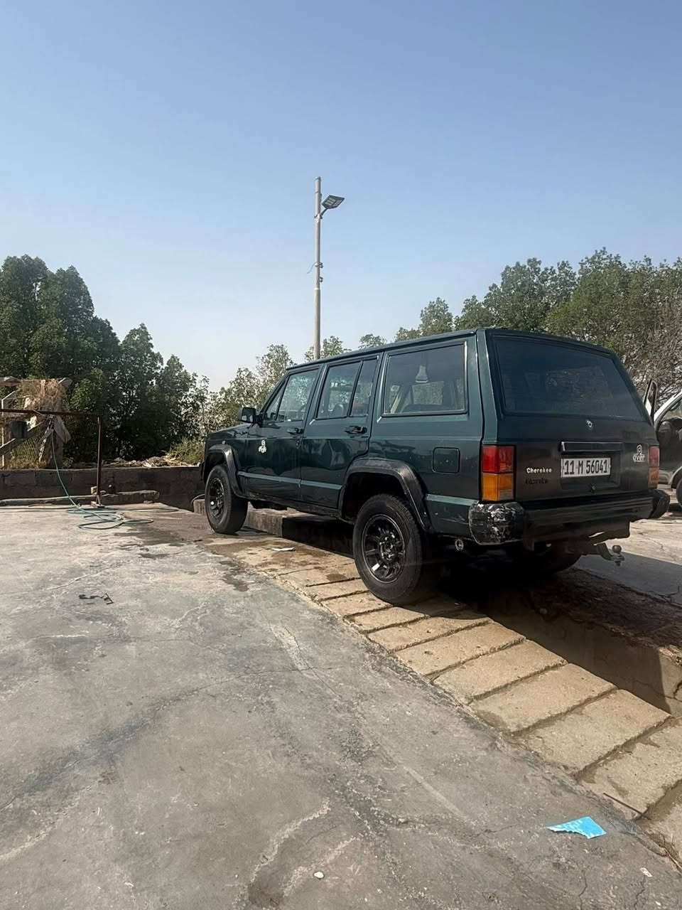 السلام عليكم جيب شيروكي محرك وكير محور مكفولات كهربائيات كلهة شغاله تبريد شغال منضومه جديده تخم تاير حداده جديده 
رقم جديد سنويه لل30 رقم بغداد خوان انا مكلف بل نشر جزاكم الله 
خير يوسف حسين هذه راعي السياره بسمه ***********
هذه رقمه يريدها ب 35وبيها مجال وبخدمت الشراي 
مكانه البصره الهارثه
